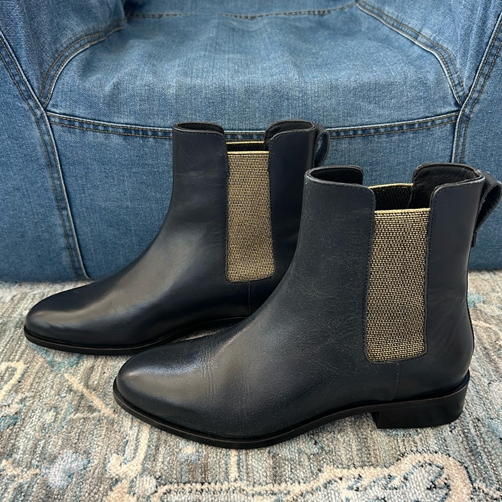 NWT navy ELK Chelsea boot